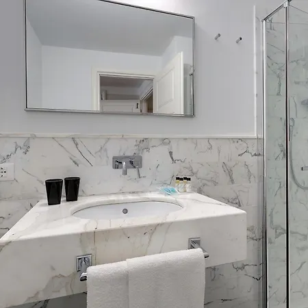 Tailor House 4*